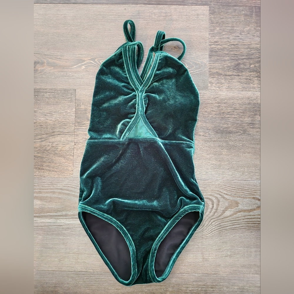 Five Manhattan Green Velvet Leo